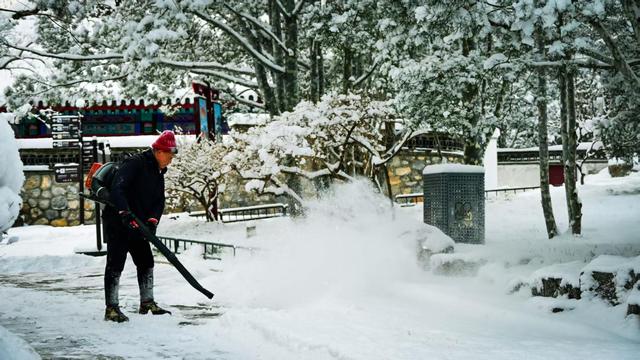 西山晴雪今犹在 香山美景入画来