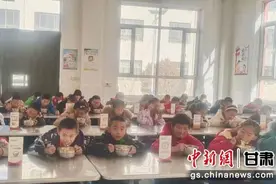建宿舍扩食堂改厕所 瓜州把暖心事办在师生心坎上图片