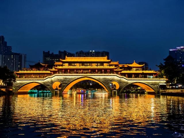 活力中国调研行丨“夜游锦江”项目构建“五位一体”消费新场景
