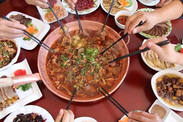 来红河看“滇超联赛”！当保山遇上红河，开启一段奇妙篇章！