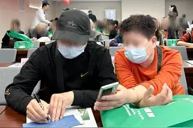 写一封信，给未来的自己！大肠癌患者与这家医院走过20年，如今又许下“三年之约”图片