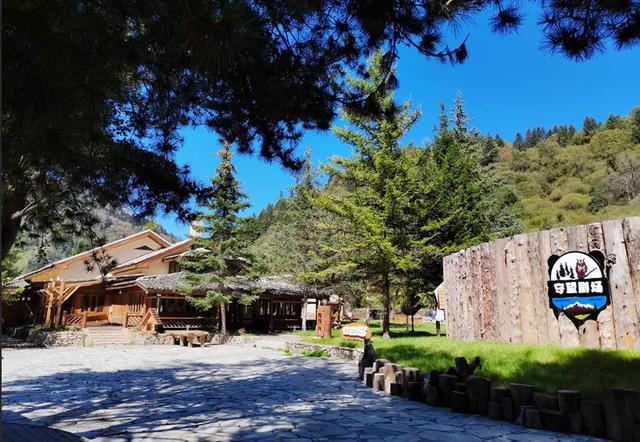 青睐绵阳 ‖ 红透了！周末去平武，沿着“百里彩林走廊”看一场雪山彩林“大片”~