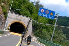 真·玩命！69岁老人组建摩托车队，致1人死亡，8人被抓！图片