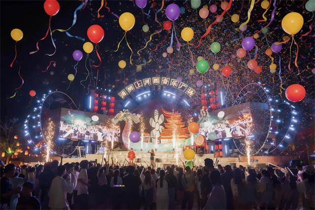 跨年夜福利：与南征北战组合一起，在河南开封清明上河园点亮我的天空！一起激情跨年，一起热血狂欢！