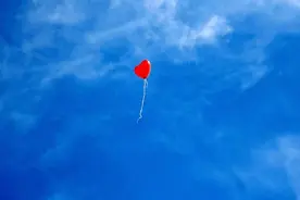 夜读｜周华诚：愿你活在爱里面图片