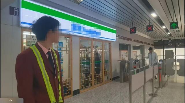 最新资讯-活的大闸蟹不能“坐”上海地铁？一天十几人被拦下，“倡议另寻出行方式”(5)