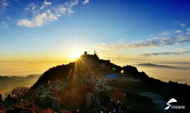 组图丨云海翻涌旭日熔金 泰山冬日美景太出圈了