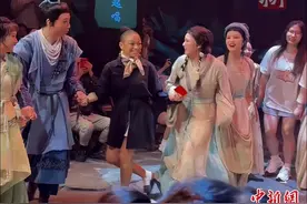 （寻味中华 | 戏曲）花鼓戏也吊威亚，“新刘海砍樵”别开生面图片