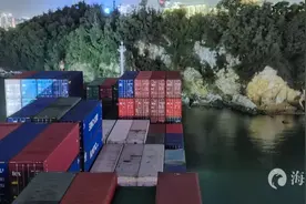 厦门港突发！万吨货轮失控冲向火烧屿……紧急救援！图片