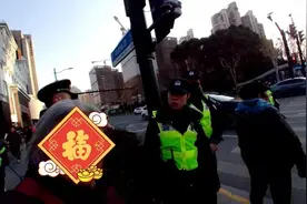 豫园地铁站老人走失，民警助力快速团聚图片