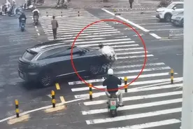 海口一轿车与电动车发生碰撞，致1人死亡图片