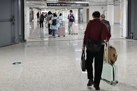 航站楼与高铁站实现无缝衔接！揭阳潮汕机场停车楼负一层启用图片