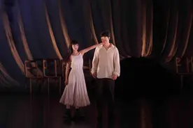 《恋爱的犀牛》在珠海上演，男女主角齐赞大剧院“颜值高”图片