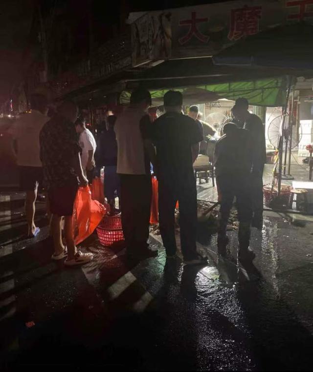 价格不比家门口菜场香，凌晨就起床，周末大堵车！一些上海人就爱去舟山、吕四、临港买梭子蟹？