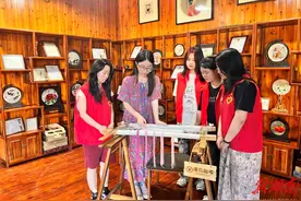 针舞飞扬 湖南工艺美术职院学子助力桃源刺绣传承发展图片