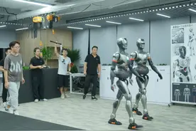 人形机器人碎步、弯腿、剁脚？这个难题解决了图片