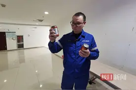 W有绝活｜武汉车工技师轻摇车床，将0.1毫米厚易拉罐壁削薄一半仍滴水不漏图片