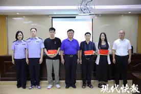 一个下河捞人一个心肺复苏，盐城建湖这对父女合力救人图片