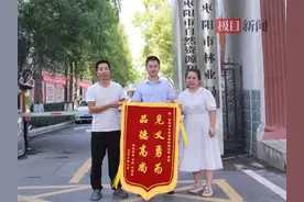 毫不犹豫冲入火场抢救他人财物，这位救火勇士是名退役军人！图片