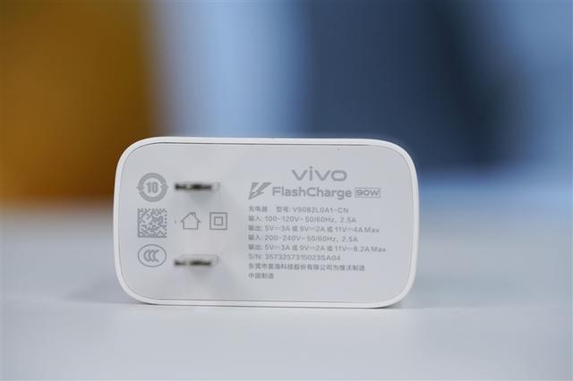 完美小屏影像旗舰！vivo X300手机评测：随手一拍就有德味 高阶技巧信手拈来