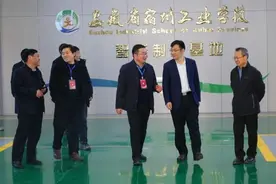 宿州市政府常务副市长欧冬林到宿州工业学校调研指导工作图片