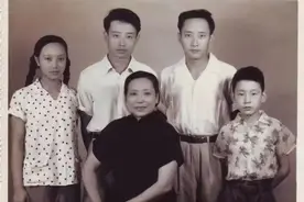“我送母亲三色冰淇淋”—非洲华人酋长胡介国图片