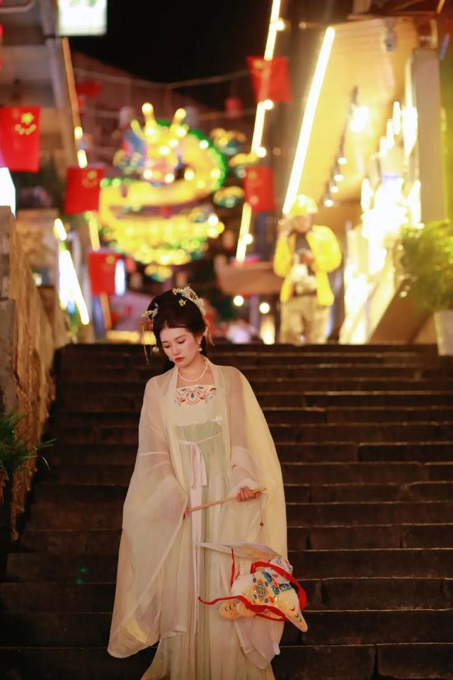 这条宝藏巷子，嗨玩攻略全公开！