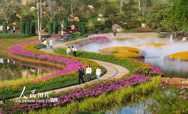 广西南宁：徜徉丘石花园