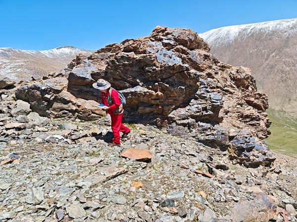 学科引领破难题 找矿建功促发展