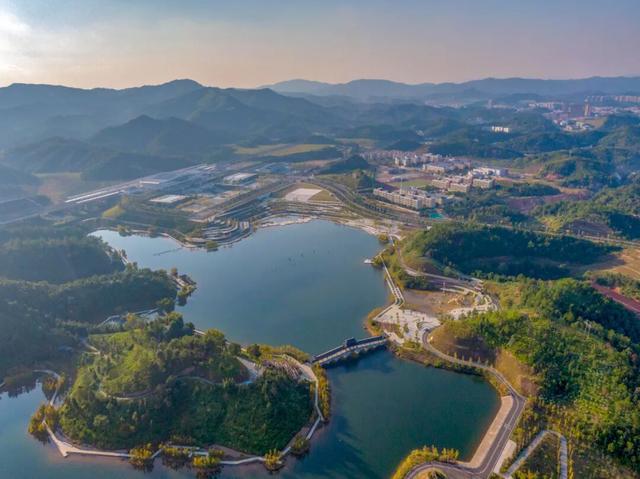 湿地公园秋色美