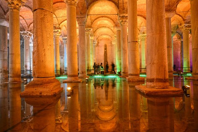 走进伊斯坦布尔地下水宫