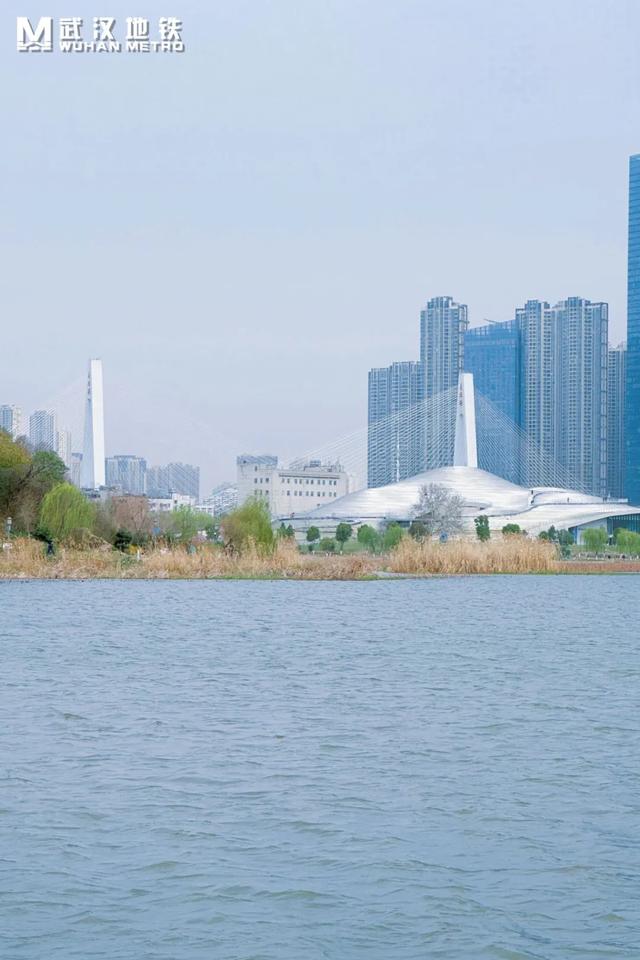 武汉的浪漫，一半藏在水边，一半藏在夏天！