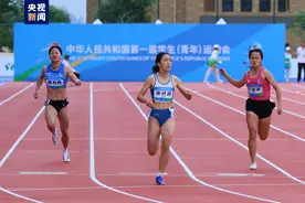 14岁小将夺得首届学青会中学组女子200米冠军图片