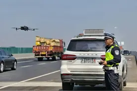 “慢点开”不等于“超低速”，多地出手治理“龟速车”，如何认定、怎么处罚？图片