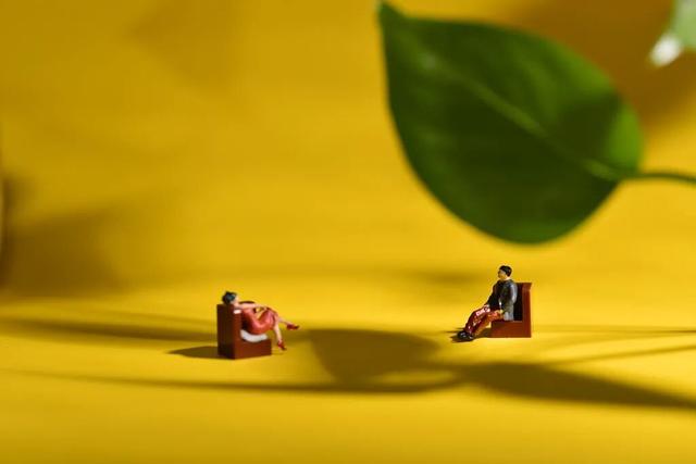 回到县城相亲	，高学历和年龄成了我的「枷锁」