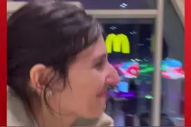 记者邂逅阿塞拜疆美女 提到中国她竟然眼含泪水图片