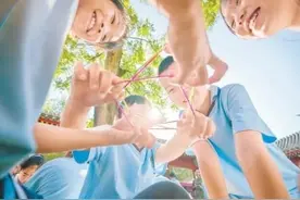 课间一刻钟，孩子们怎么玩儿？哪里玩？图片