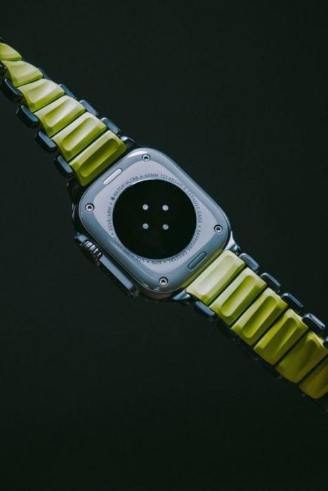 Apple Watch表带新选择：Stratos登场，兼顾金属质感与橡胶舒适度