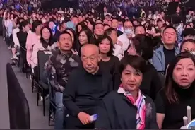 快看看刀郎澳门演唱会，台下坐的观众都有谁？图片