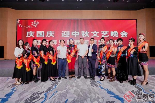 云南石屏：多彩文旅活动受青睐 “宝藏小城”节日人气旺