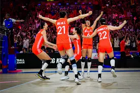 中国女排3:2逆转战胜土耳其女排 提前晋级世联赛总决赛图片