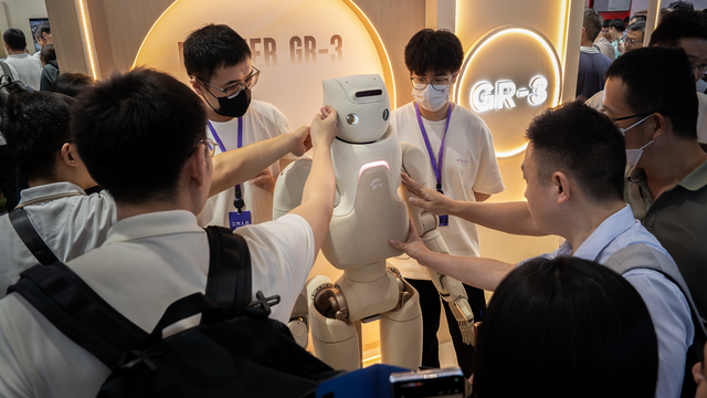 2025世界机器人大会观察：机器人越来越强，集体“找活干”