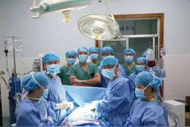医疗团队24小时全方位监护 异种心脏移植受体猴已存活9天图片