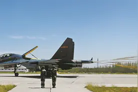 空军航空兵保伞员：梦想伴着伞花绽放图片