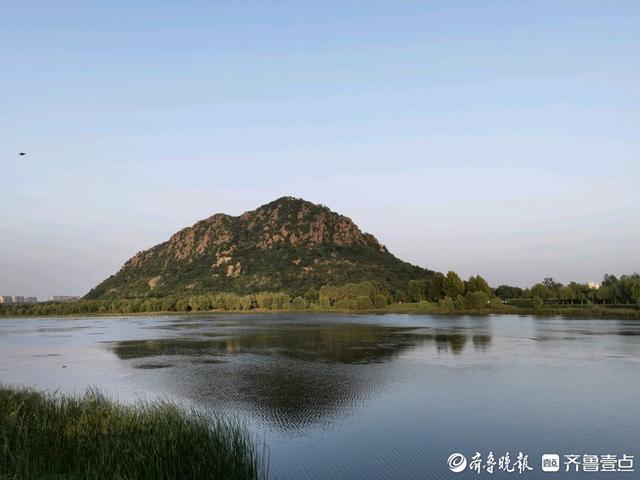 秋意渐浓，华山湖现静美画卷