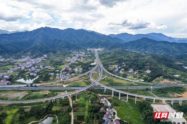 9月29日！炉慈高速正式运营 张家界串联三峡构建2.5小时旅游圈