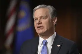 FBI局长：辞职是我做过“最艰难的决定之一”，此举为避免FBI“卷入更深的争端”图片