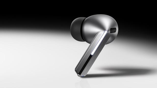 三星 Galaxy Buds 4 耳机设计图首曝：保留耳柄设计，圆润新造型