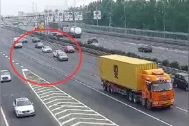 违停、倒车、实线变道……高速行车错过路口，切不可一错再错图片