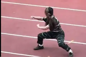 听·见︱忒多“显眼包”上场整活，军训名场面秀出自信范儿图片